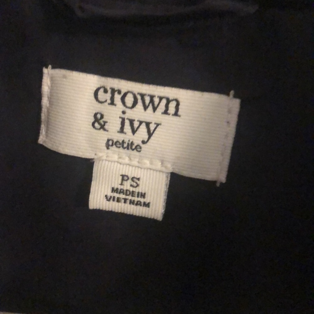 Crown & Ivy Vest - Picture 2 of 3
